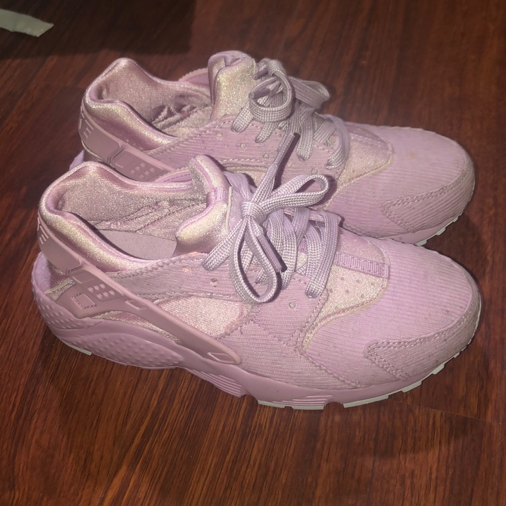 Light pink huraches